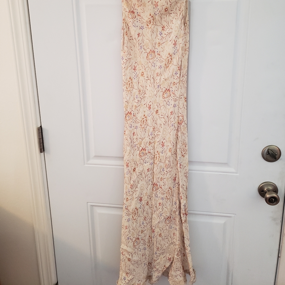 Spring dress - Picture 2 of 3